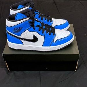 Air Jordan 1 Mid I SE “Signal Blue”